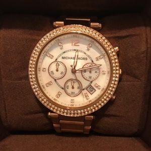 Women’s “Michael Kors” Watch😍